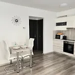 아파트 Sunsuite *